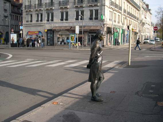  Statue de Jouffroy d'Abbans (concepteur du premier bateau à vapeur ayant navigué)